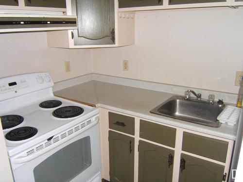 4901 47 Avenue, Myrnam, AB - Indoor Photo Showing Kitchen