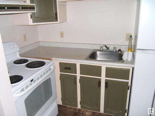 4901 47 Avenue, Myrnam, AB - Indoor Photo Showing Kitchen