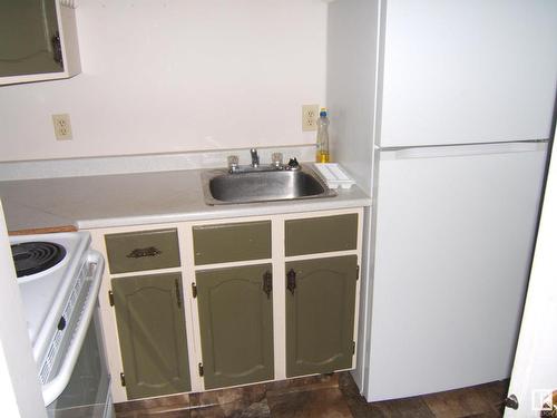 4901 47 Avenue, Myrnam, AB - Indoor Photo Showing Kitchen