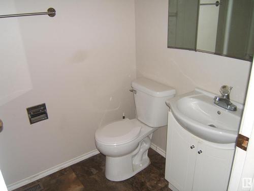 4901 47 Avenue, Myrnam, AB - Indoor Photo Showing Bathroom