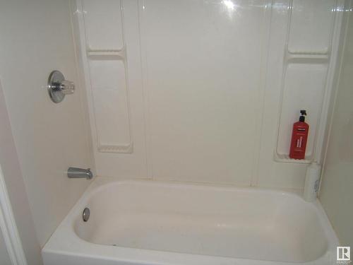 4901 47 Avenue, Myrnam, AB - Indoor Photo Showing Bathroom