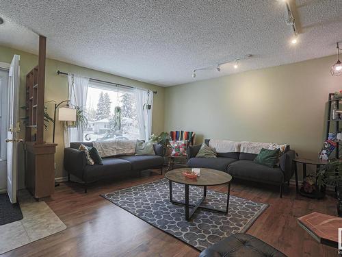 14 Bluebird Crescent, Sherwood Park, AB - Indoor Photo Showing Living Room