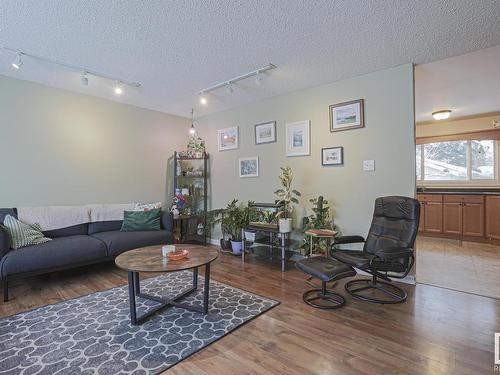 14 Bluebird Crescent, Sherwood Park, AB - Indoor Photo Showing Living Room