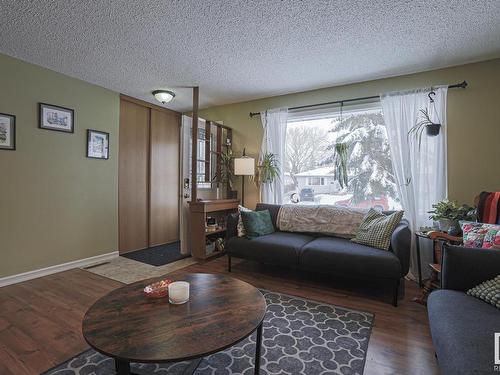 14 Bluebird Crescent, Sherwood Park, AB - Indoor Photo Showing Living Room