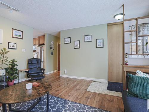 14 Bluebird Crescent, Sherwood Park, AB - Indoor Photo Showing Living Room