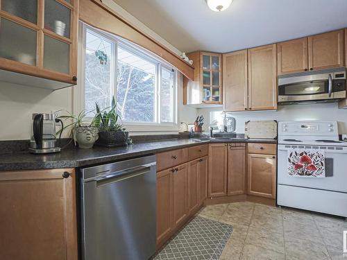 14 Bluebird Crescent, Sherwood Park, AB - Indoor Photo Showing Kitchen