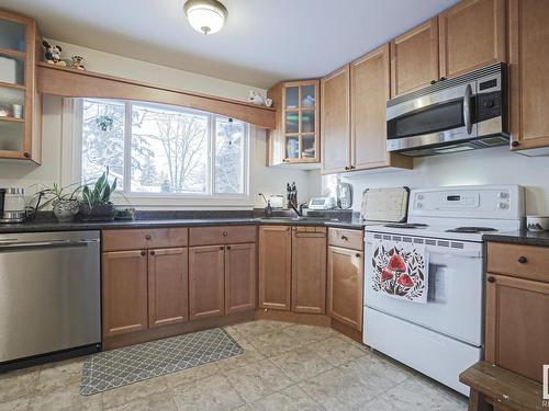 14 Bluebird Crescent, Sherwood Park, AB - Indoor Photo Showing Kitchen