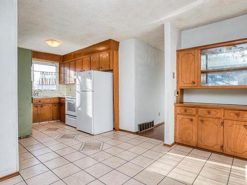 12024 53 Street, Edmonton, AB - Indoor Photo Showing Kitchen