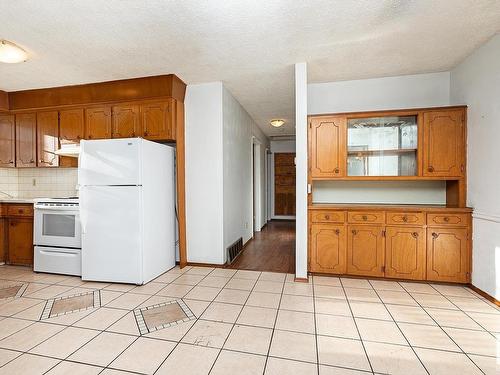 12024 53 Street, Edmonton, AB - Indoor Photo Showing Kitchen