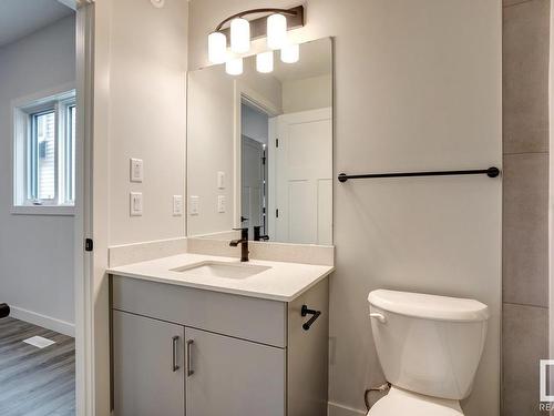 660 Kinglet Boulevard, Edmonton, AB - Indoor Photo Showing Bathroom