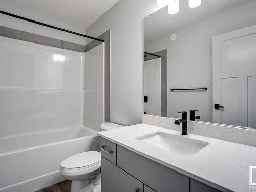 660 Kinglet Boulevard, Edmonton, AB - Indoor Photo Showing Bathroom