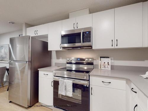 648 174 Avenue, Edmonton, AB - Indoor Photo Showing Kitchen