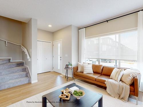 648 174 Avenue, Edmonton, AB - Indoor Photo Showing Living Room