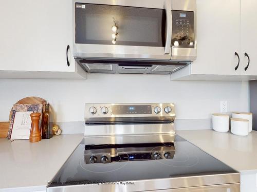 648 174 Avenue, Edmonton, AB - Indoor Photo Showing Kitchen