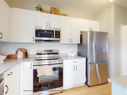 648 174 Avenue, Edmonton, AB - Indoor Photo Showing Kitchen