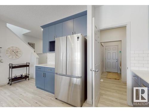 5 Claystone Way, Fort Saskatchewan, AB - Indoor Photo Showing Kitchen