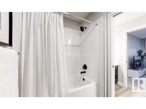 20 Meadowbrook Way, Spruce Grove, AB - Indoor Photo Showing Bathroom