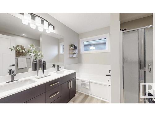 20 Meadowbrook Way, Spruce Grove, AB - Indoor Photo Showing Bathroom