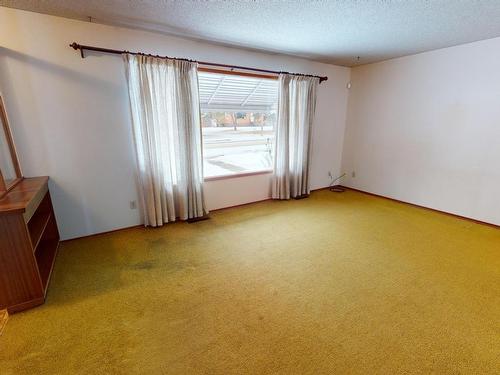 4864 54 Avenue, Drayton Valley, AB - Indoor Photo Showing Other Room