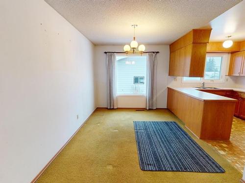 4864 54 Avenue, Drayton Valley, AB - Indoor Photo Showing Kitchen