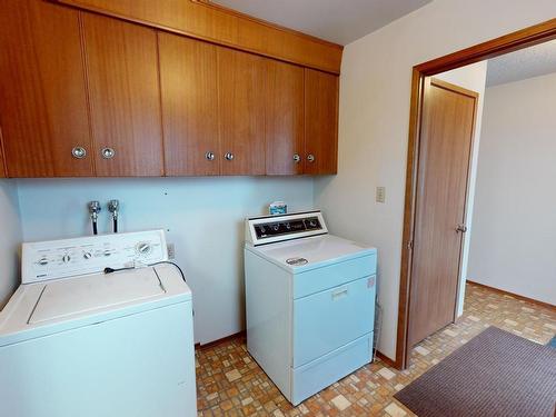 4864 54 Avenue, Drayton Valley, AB - Indoor Photo Showing Laundry Room