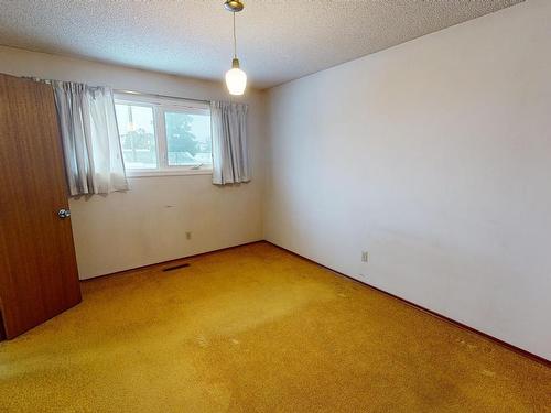 4864 54 Avenue, Drayton Valley, AB - Indoor Photo Showing Other Room