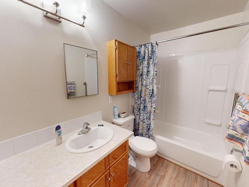 4864 54 Avenue, Drayton Valley, AB - Indoor Photo Showing Bathroom