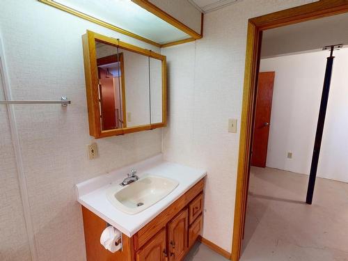 4864 54 Avenue, Drayton Valley, AB - Indoor Photo Showing Bathroom