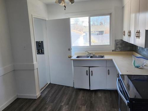 11809/11811 40 Street, Edmonton, AB - Indoor Photo Showing Kitchen With Double Sink