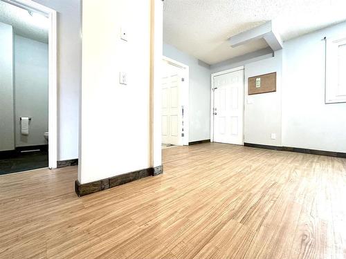 5202 55 Avenue, Wetaskiwin, AB - Indoor Photo Showing Other Room