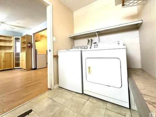 5202 55 Avenue, Wetaskiwin, AB - Indoor Photo Showing Laundry Room