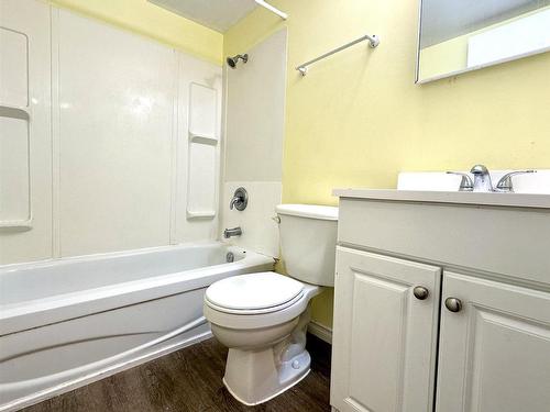 5202 55 Avenue, Wetaskiwin, AB - Indoor Photo Showing Bathroom