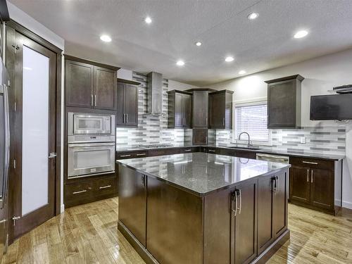 3131 Winspear Crescent Sw, Edmonton, AB - Indoor Photo Showing Kitchen With Upgraded Kitchen