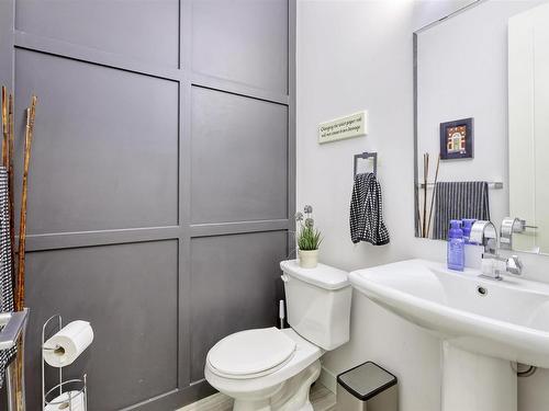 3131 Winspear Crescent Sw, Edmonton, AB - Indoor Photo Showing Bathroom