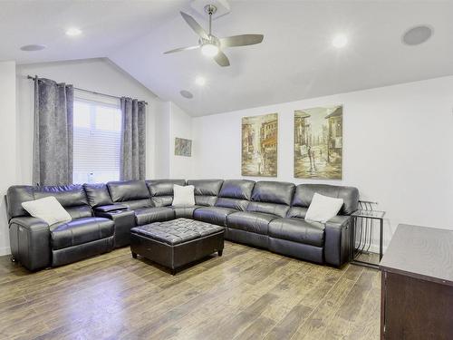 3131 Winspear Crescent Sw, Edmonton, AB - Indoor Photo Showing Living Room