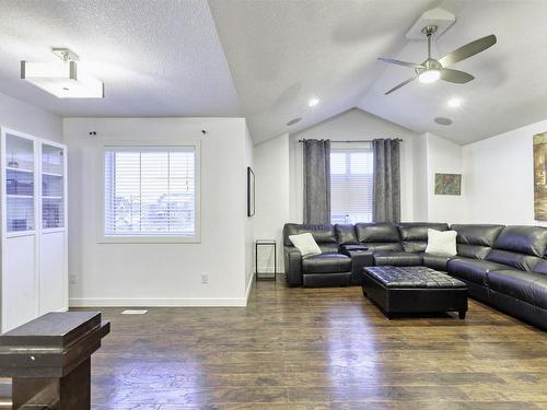 3131 Winspear Crescent Sw, Edmonton, AB - Indoor Photo Showing Living Room