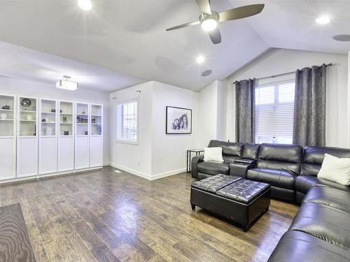 3131 Winspear Crescent Sw, Edmonton, AB - Indoor Photo Showing Living Room