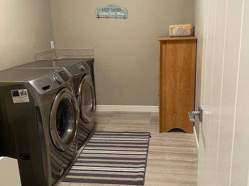 3131 Winspear Crescent Sw, Edmonton, AB - Indoor Photo Showing Laundry Room