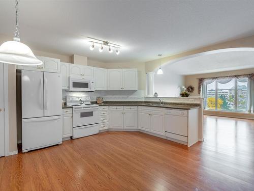 507 237 Youville Drive E, Edmonton, AB - Indoor Photo Showing Kitchen