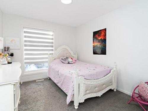 8032 174A Avenue, Edmonton, AB - Indoor Photo Showing Bedroom