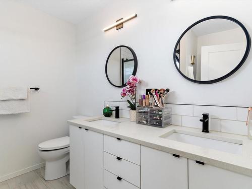 8032 174A Avenue, Edmonton, AB - Indoor Photo Showing Bathroom