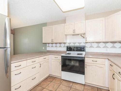 1 160 Kingswood Boulevard, St. Albert, AB - Indoor Photo Showing Kitchen