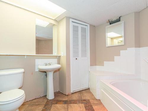 1 160 Kingswood Boulevard, St. Albert, AB - Indoor Photo Showing Bathroom