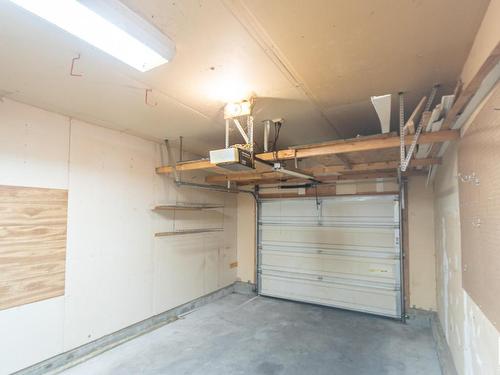 1 160 Kingswood Boulevard, St. Albert, AB - Indoor Photo Showing Garage