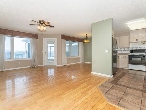 1 160 Kingswood Boulevard, St. Albert, AB - Indoor Photo Showing Kitchen