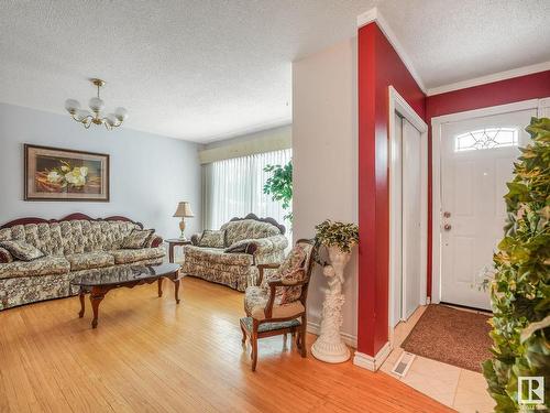 12336 134A Avenue, Edmonton, AB - Indoor Photo Showing Living Room