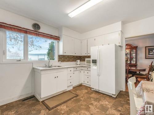 12336 134A Avenue, Edmonton, AB - Indoor Photo Showing Kitchen