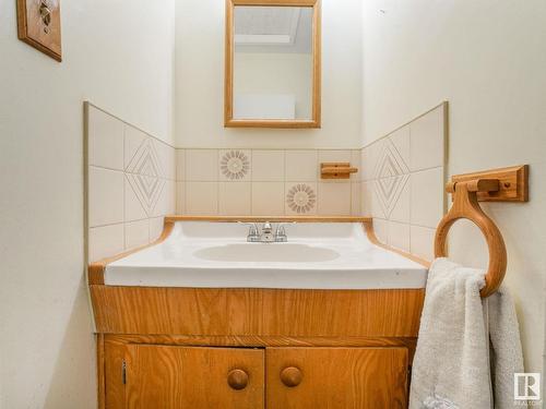 12336 134A Avenue, Edmonton, AB - Indoor Photo Showing Bathroom