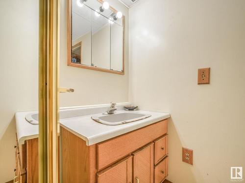 12336 134A Avenue, Edmonton, AB - Indoor Photo Showing Bathroom