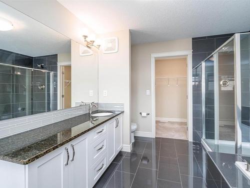 16320 17 Avenue Sw, Edmonton, AB - Indoor Photo Showing Bathroom